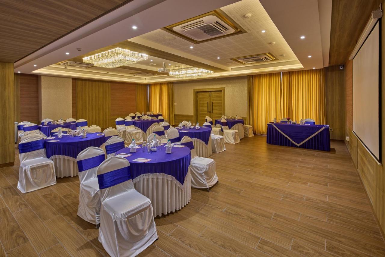 Grand Continent Hosur A Sarovar Portico Affiliate Hotel Buitenkant foto