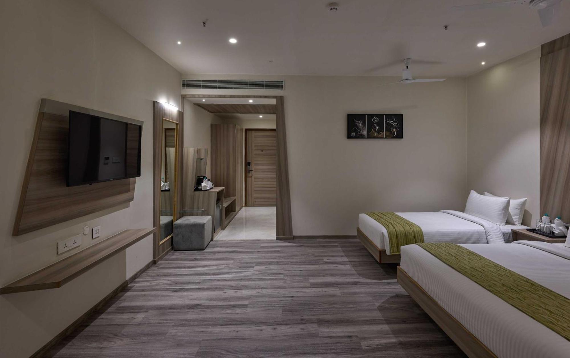 Grand Continent Hosur A Sarovar Portico Affiliate Hotel Buitenkant foto