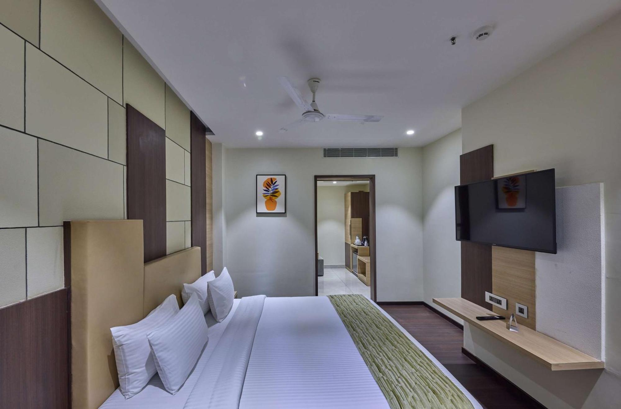 Grand Continent Hosur A Sarovar Portico Affiliate Hotel Buitenkant foto