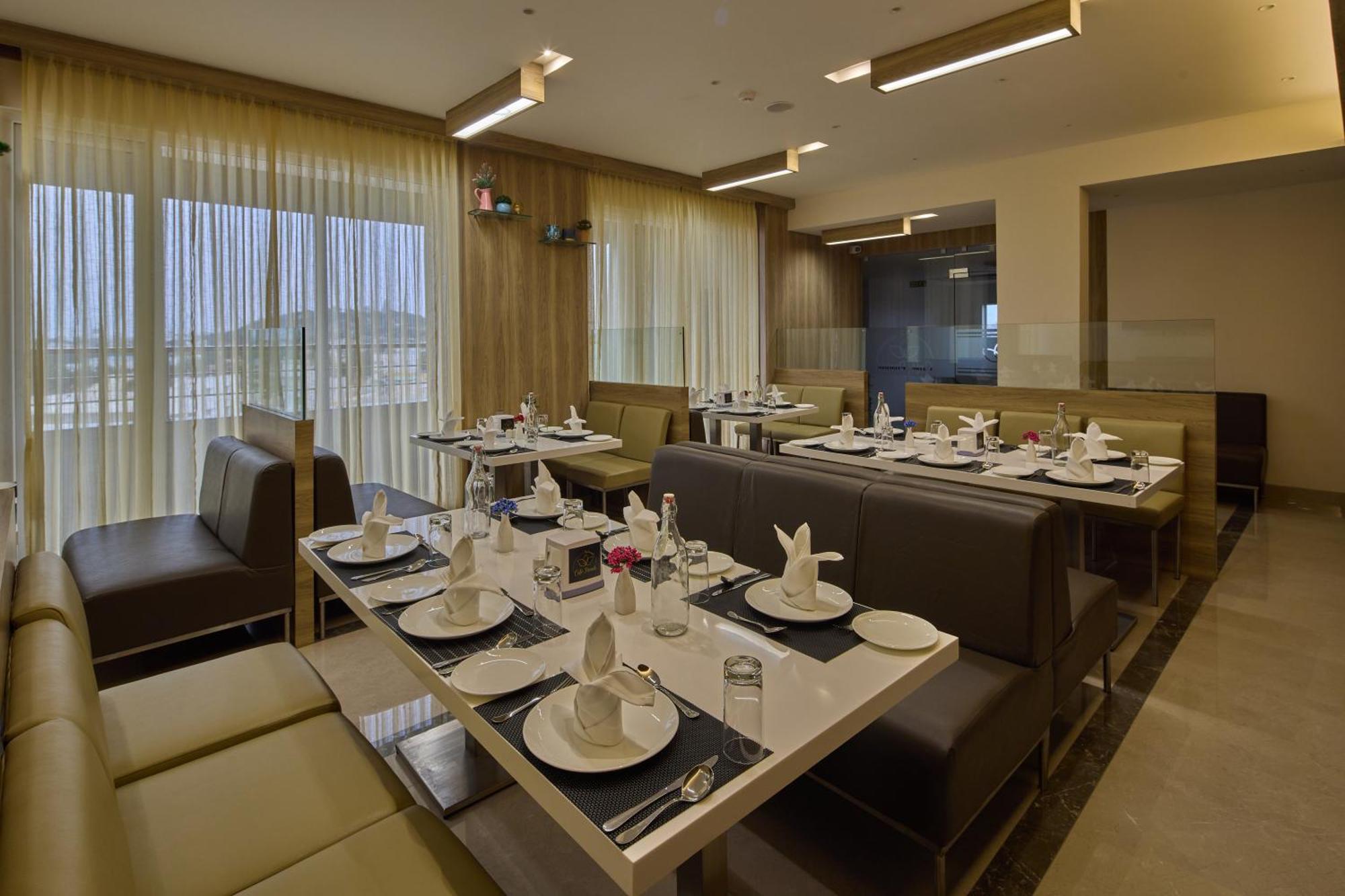 Grand Continent Hosur A Sarovar Portico Affiliate Hotel Buitenkant foto