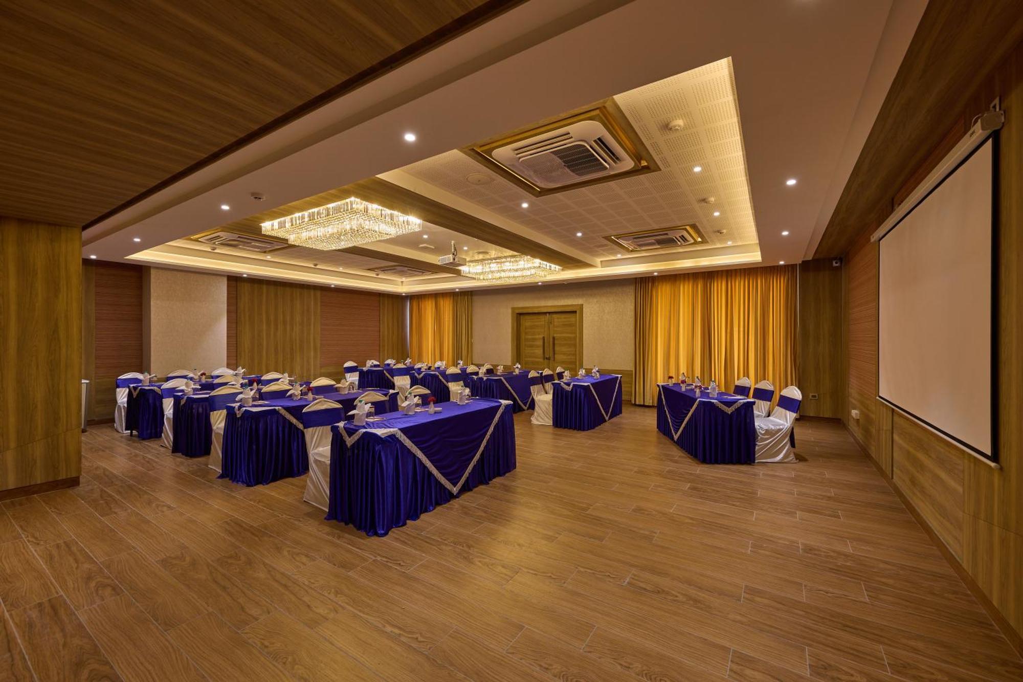 Grand Continent Hosur A Sarovar Portico Affiliate Hotel Buitenkant foto