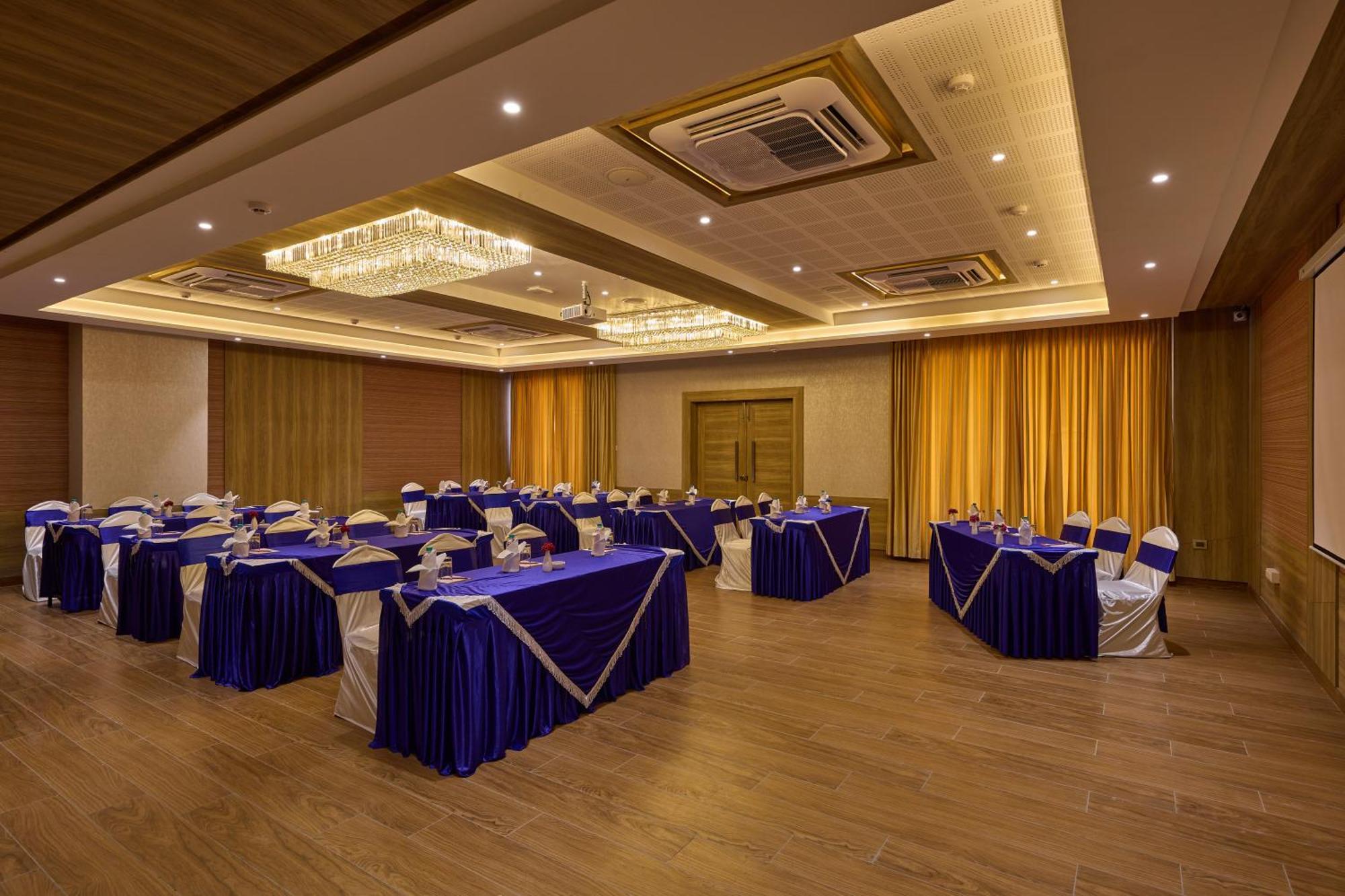 Grand Continent Hosur A Sarovar Portico Affiliate Hotel Buitenkant foto