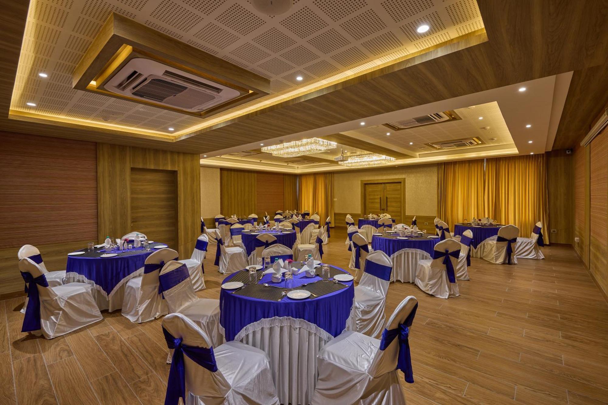 Grand Continent Hosur A Sarovar Portico Affiliate Hotel Buitenkant foto