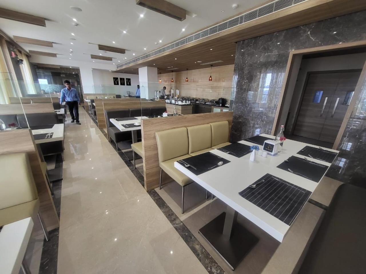 Grand Continent Hosur A Sarovar Portico Affiliate Hotel Buitenkant foto