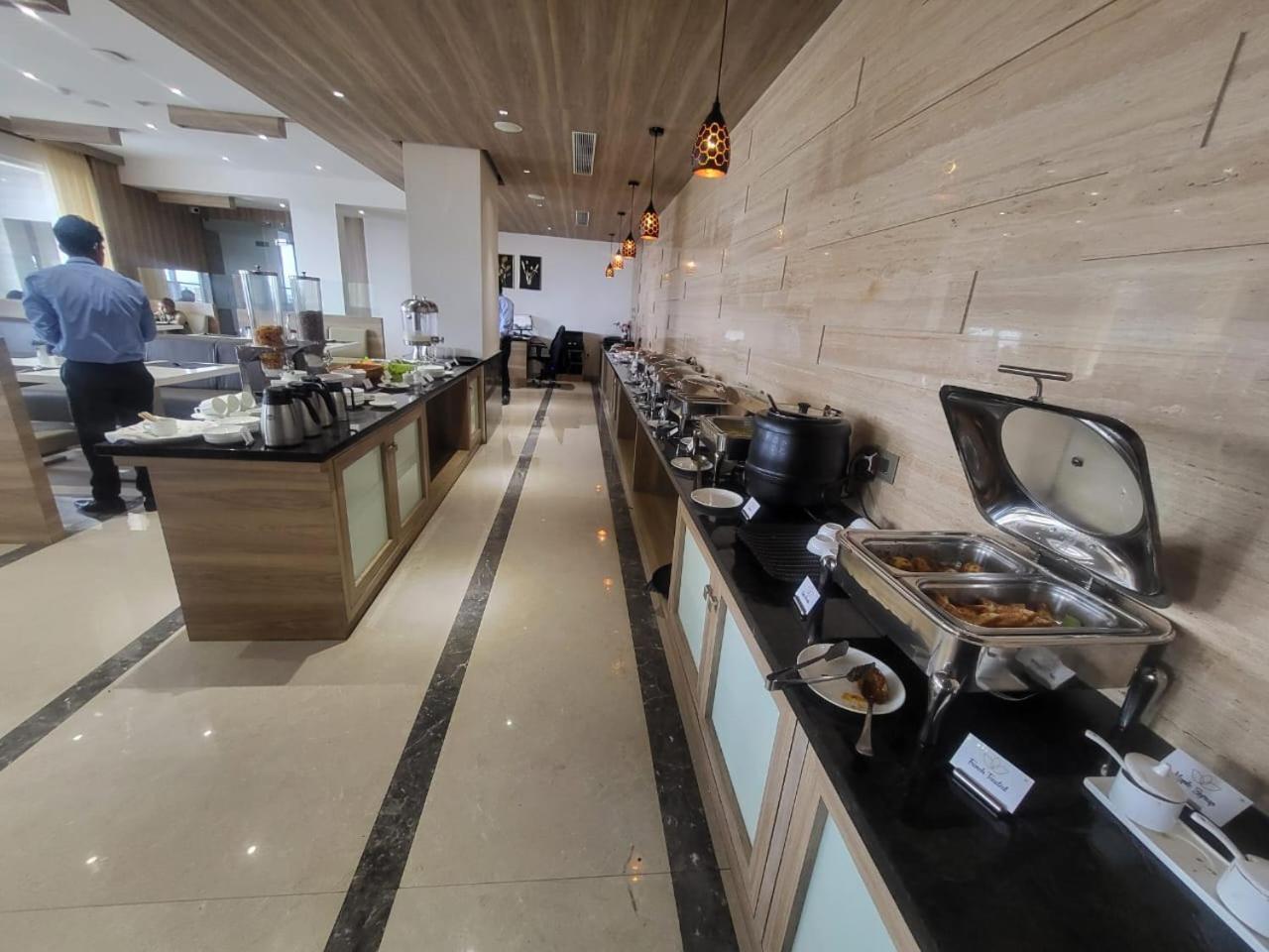 Grand Continent Hosur A Sarovar Portico Affiliate Hotel Buitenkant foto