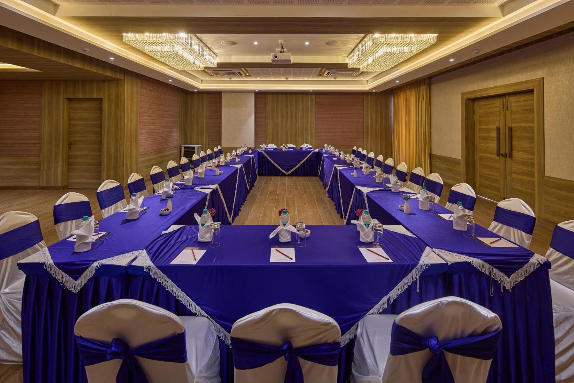 Grand Continent Hosur A Sarovar Portico Affiliate Hotel Buitenkant foto